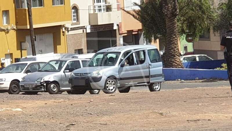 Furgoneta donde fue hallado el cadáver de J.L.P. (Foto TA)